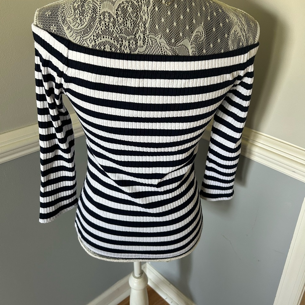 Excellent Used Condition GUESS Striped Off Shoulder Top Size Page - Picture 3 of 5